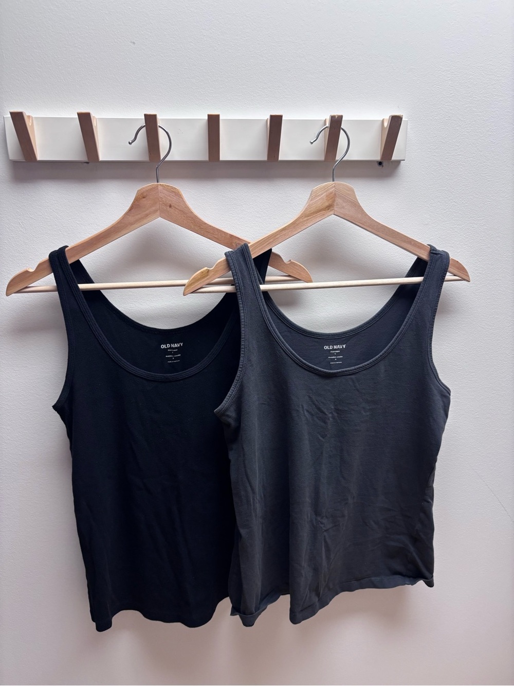 Old Navy Women's Black & Charcoal Scoop Neck Tank Tops - 2 Pack